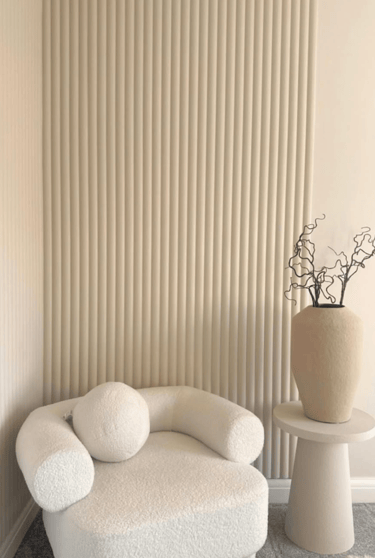 panneau cannelé rond beige salon