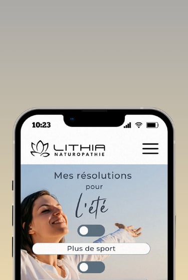 Site mobile d'une naturopathe qui propose des résolutions estivales et conseils de bien-être.