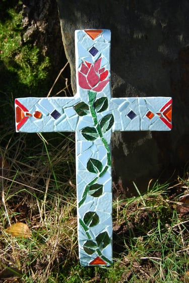 Croix funeraire en mosaique, émaux de Briare, fait main