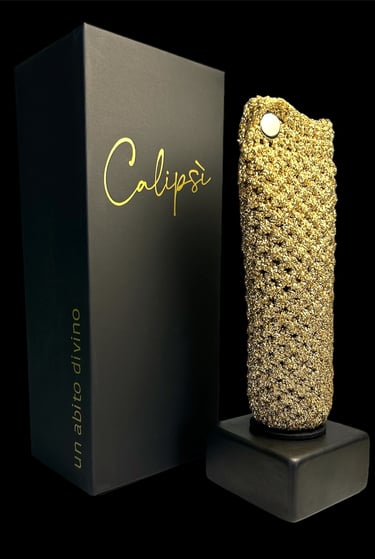 Calipsì, the innovative and elegant toothpaste dispenser. A perfect, original, and refined gift idea