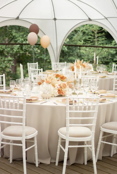 krikštynų dekoras su meškučiais desertai rudos gėlės ruda rožė