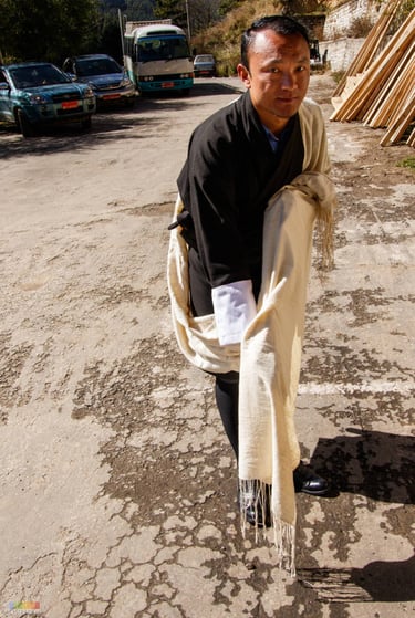 Gesture_of_Welcoming_an_Honoured_Guests_in_Bhutan