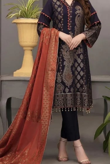 Pakistani female model wearing elegant women fashion outfit by LOOKOFME