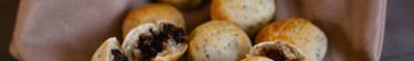 Pão de queijo com gotas de chocolate