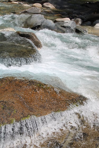 Rivière dans le Dolpo
