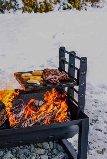 Cooking bacon and eggs on a rawsteelco firepit