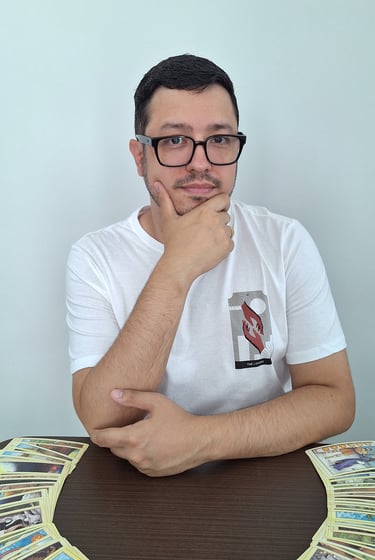 Erick Silva jogando Tarô