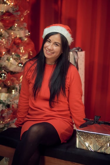 Chica en retrato navideño