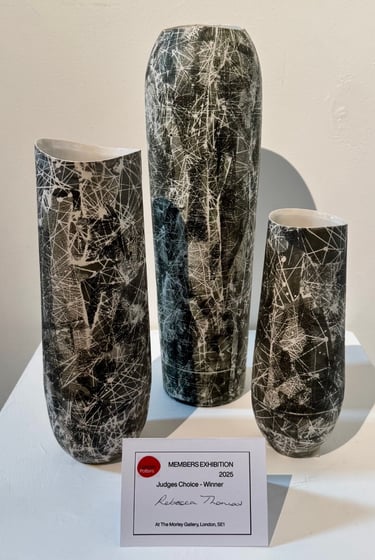 3 black and white vases with Judges Choice Winner label