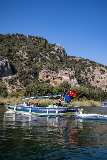 Dalyan boottocht langs rotstombes van Kanos