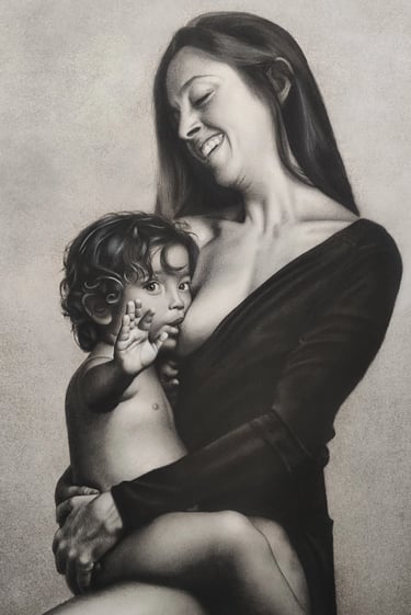 Dibujo hiperrealista maternidad lactancia al carboncillo por Juan Martín Villate