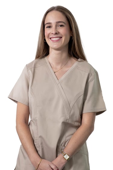 a woman in scrubs and scrubsuits posing for a picture, dentista, técnico dental, clinica dental