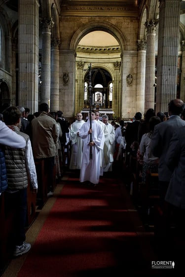 procession-photo-superbe-communion-cathedrale-boulogne-sur-mer-florent-photographe-lumbres-saint-omer-lille-le-touquet-arras-