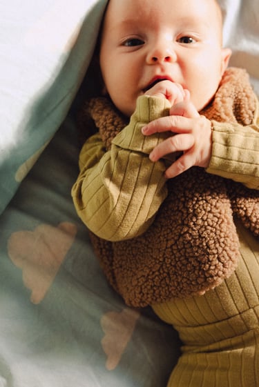 plan rapproché d'un portrait de bébé