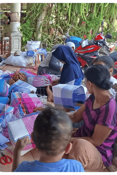 Handmade jali jali woven bags crafted by local artisans at Craftvitas Indonesia ready for final production stage.