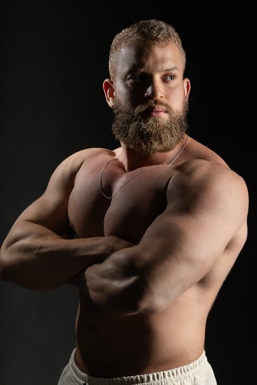 retrato de atleta budybuilding com luz especial para ressaltar músculos