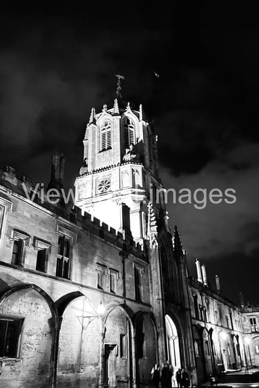 Black and white night view of Tom Tower and Christ Church College at Oxford University.