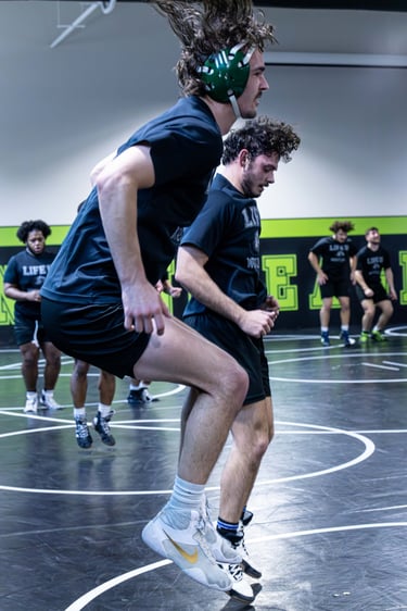 wrestlers practicing