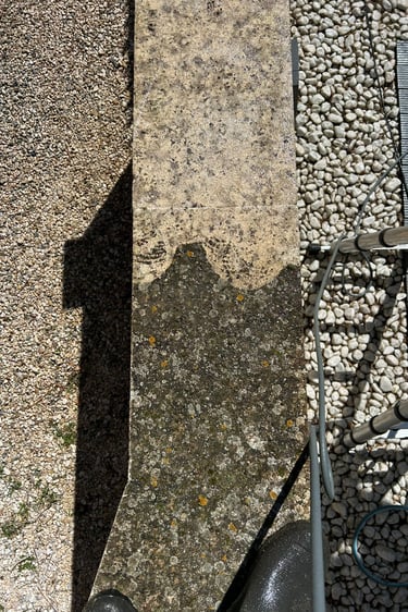 Nettoyage algues, mousse, lychen, pollution sur muret, nettoyage haute pression, nettoyage terrasse,