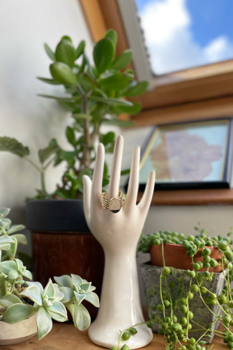 bijoux créés à la main en France avec les chutes de papier artisanal de la marque locale Upcypulp