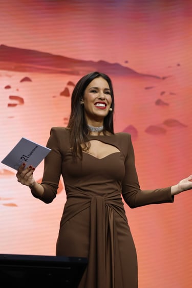María Lázaro presentando una gala