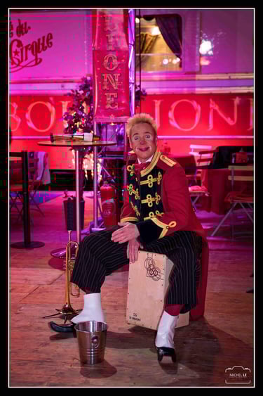 le clown Don Christian au préshow du Cirque d'Hiver Bouglione On Tour, à Brest en 2016