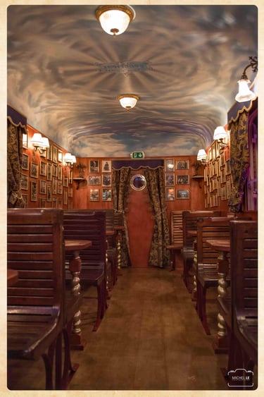 Intérieur du Café du Cirque au préshow du Cirque d'Hiver Bouglione On Tour, à Brest en 2016