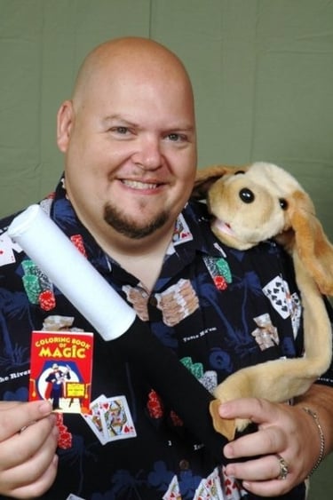 Puppet on the Shoulder of Doodad the Funny Las Vegas Kids Magician