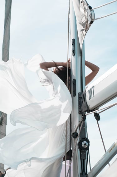 wedding editorial shooting realised in Lisbon on a sailboat
