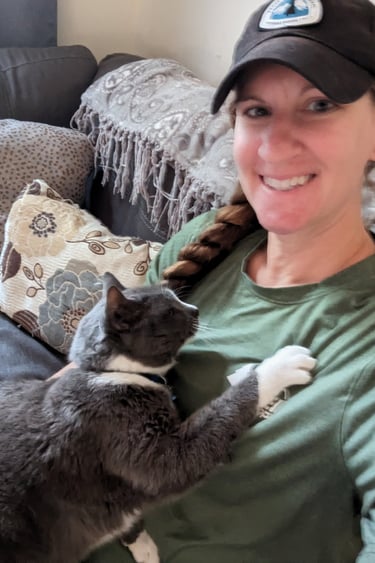 pet sitter with a cat in chicago