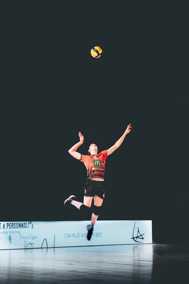 Joueur de Volleyball qui fait un smatch