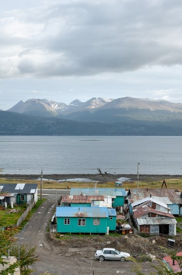 Le village de Puerto Williams sur l'île de San Navarino en Patagonie