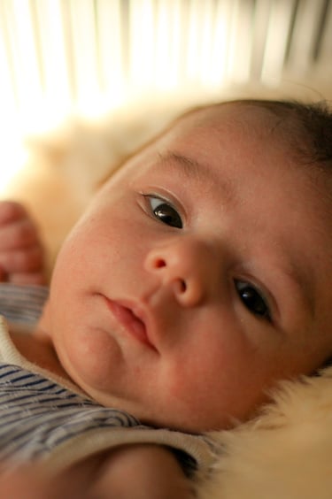 photographe bébé à la maison annecy haute-savoie