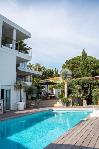 Villa moderne avec piscine dans le Var, photo immobilière professionnelle 