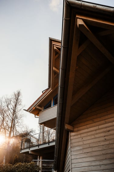 Ensemble von Hausgiebel und Giebel des Vorbaus