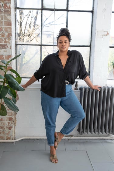 women oversized shirt with jeans