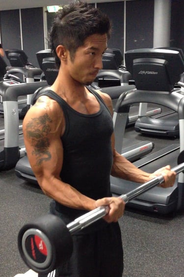 Sunny training his biceps.