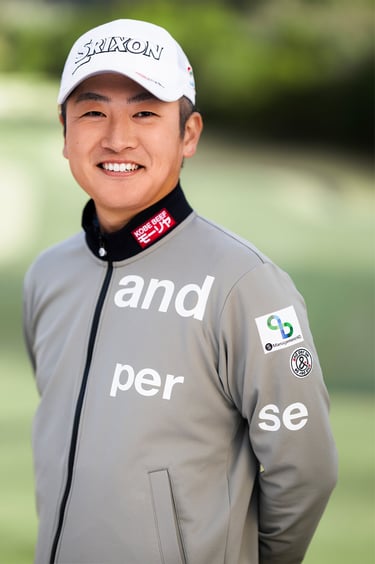 アンパスィのゴルフウエアを着用するプロゴルファーの安森一貴選手｜堺市のニュースならサカイタイムズ