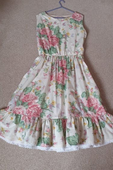 Vintage style dress with rose pattern