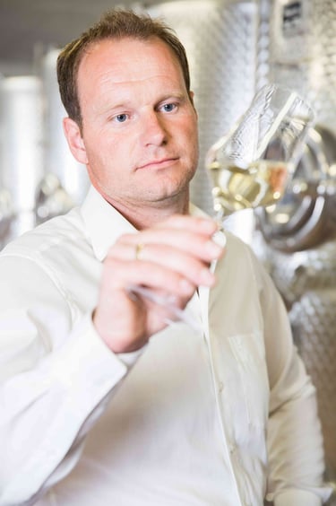 Franz Uhl mit Weinglas