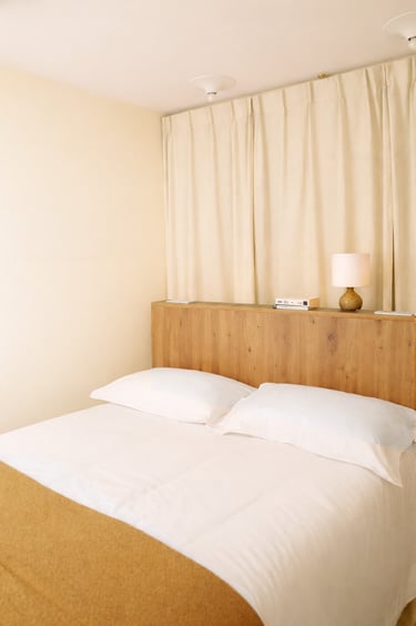 Chambre à Pau avec lit ottoman et dressing sur mesure