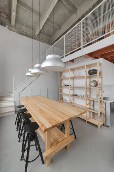 Medžio masyvo stalas