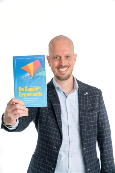 Jirtsin Beenhakker, auteur van het boek De Supportorganisatie