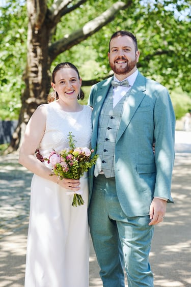 Sunny portrait of bride and groom in the Botanical Gardens in Berlin.