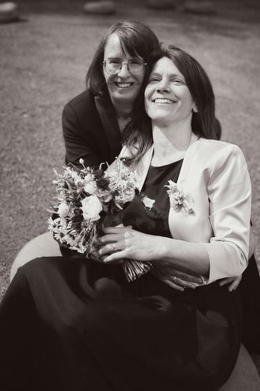 Porträt der frisch verheirateten Ehefrauen.