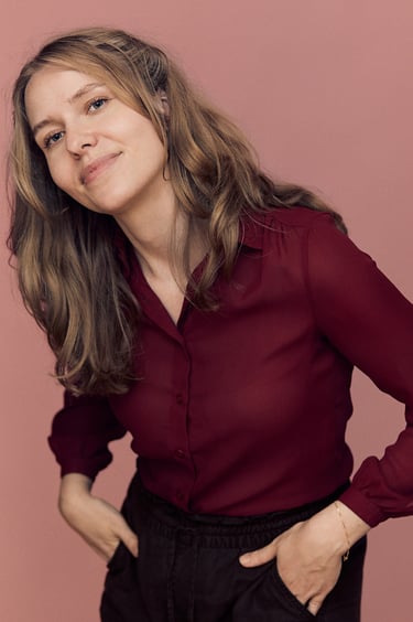 Woman wearing a 70s style blouse.