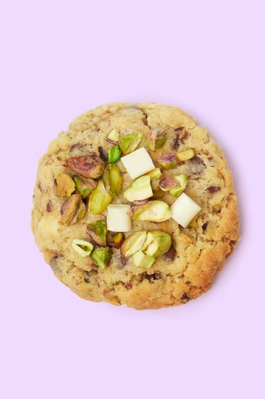 Pistachio and marshmallow cookie.