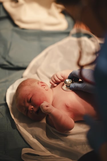 Art of Birth midwife listening the baby's heart
