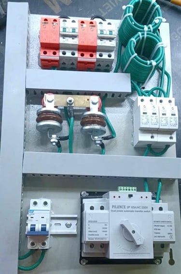 Tủ điện cắt sét 4 lớp, kết hợp với hệ thống tiếp địa đúng chuẩn gúp bảo vệ hệ thống an toàn trước sé