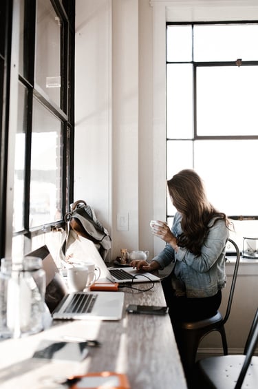 mujer lider en la expansion y desarrollo de negocios
